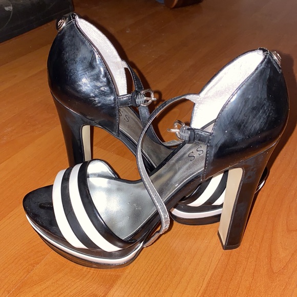 Guess b/w heels - Picture 6 of 7